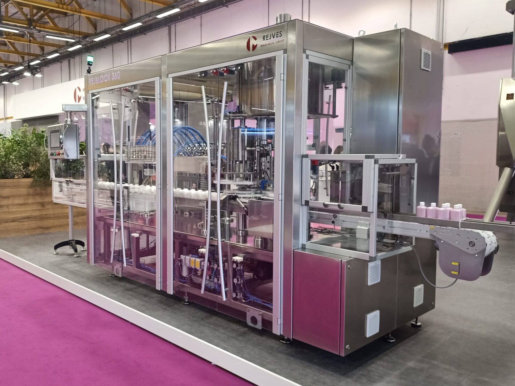 Rejblock fliquid filling and capping machine